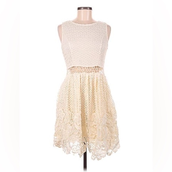 NWT Romeo + Juliet Couture Ivory White Lace Crochet Eyelet Dress - Picture 4 of 8